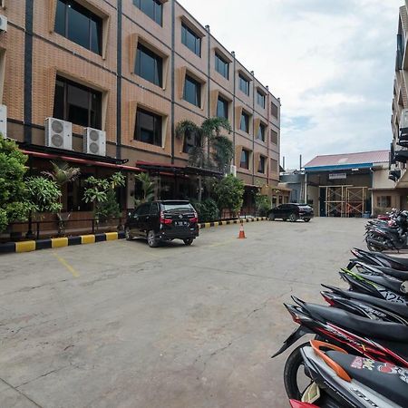 Reddoorz Plus Near Soekarno Hatta Airport 2 Tangerang Exterior photo