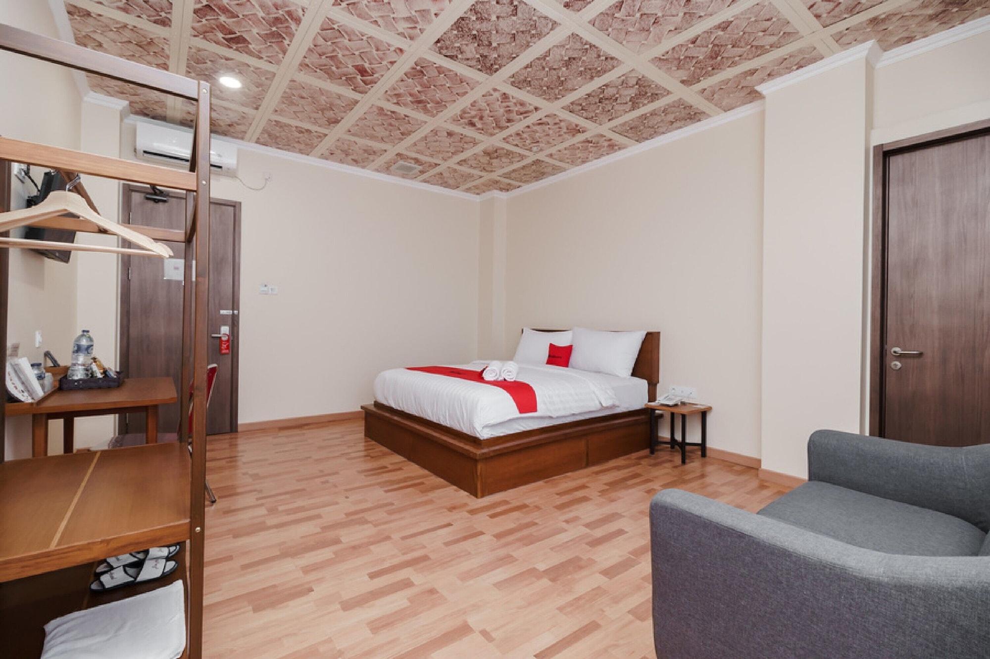 Reddoorz Plus Near Soekarno Hatta Airport 2 Tangerang Exterior photo