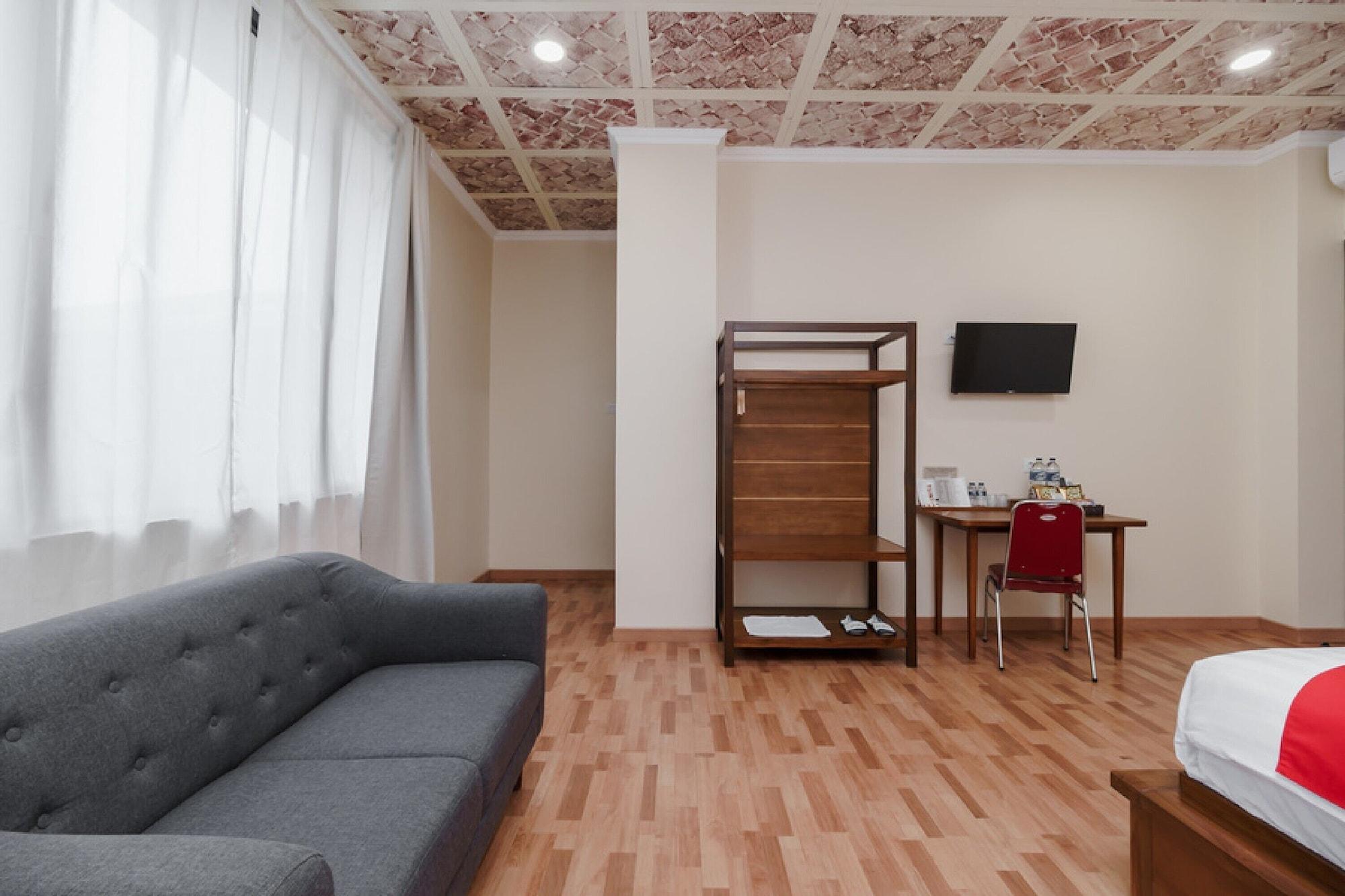 Reddoorz Plus Near Soekarno Hatta Airport 2 Tangerang Exterior photo