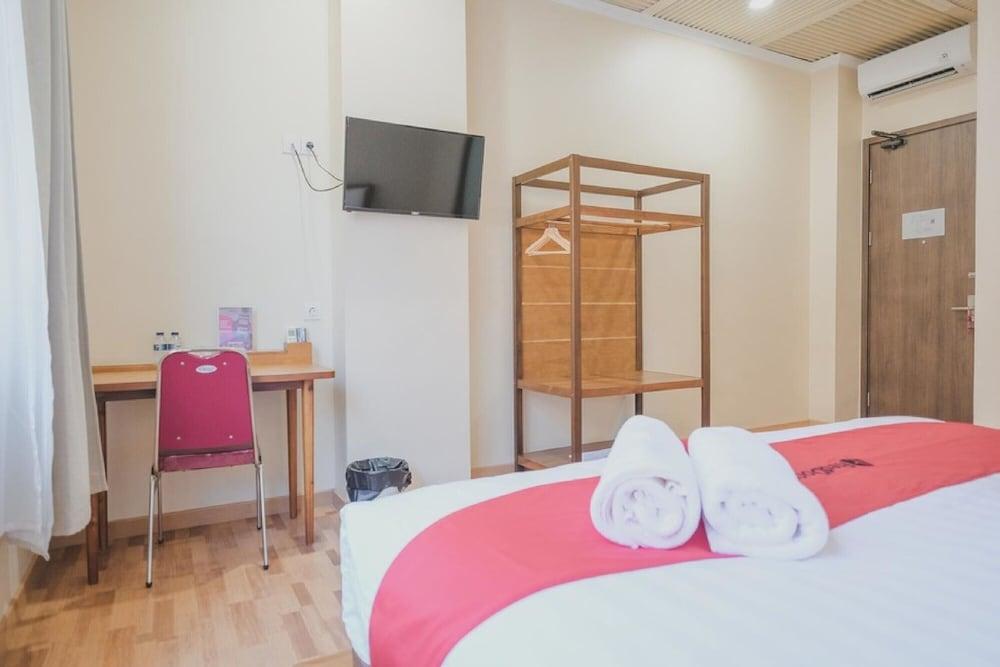 Reddoorz Plus Near Soekarno Hatta Airport 2 Tangerang Exterior photo