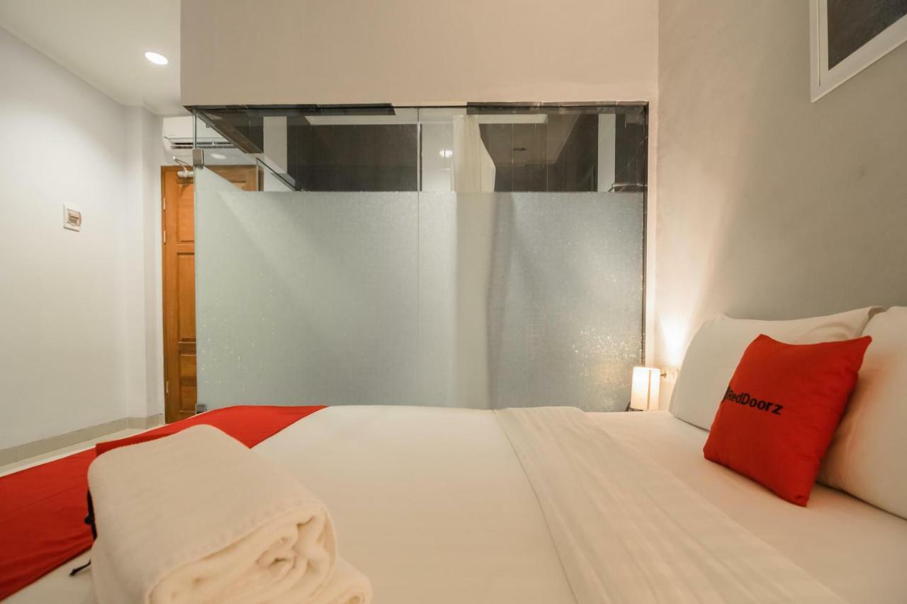 Reddoorz Plus Near Soekarno Hatta Airport 2 Tangerang Exterior photo