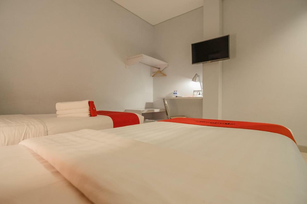 Reddoorz Plus Near Soekarno Hatta Airport 2 Tangerang Exterior photo