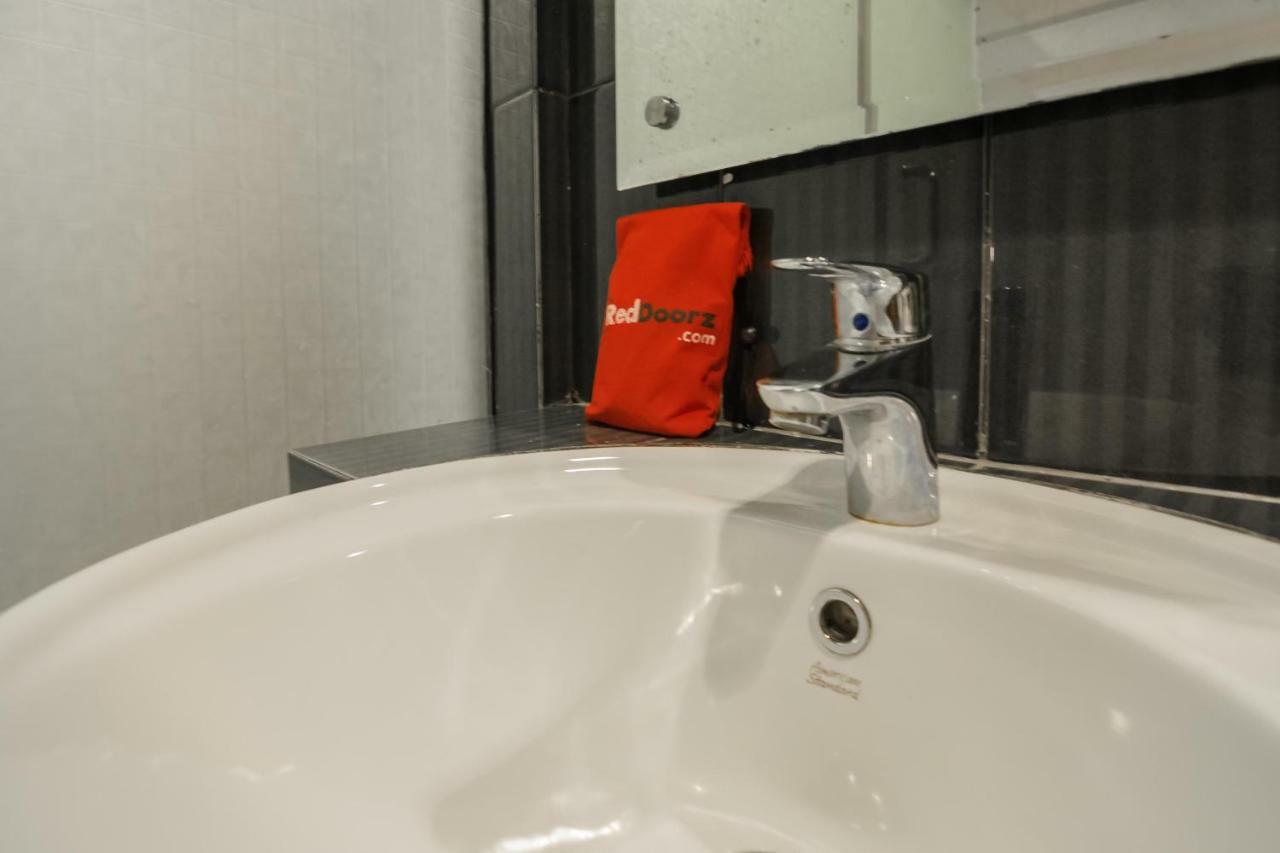 Reddoorz Plus Near Soekarno Hatta Airport 2 Tangerang Exterior photo